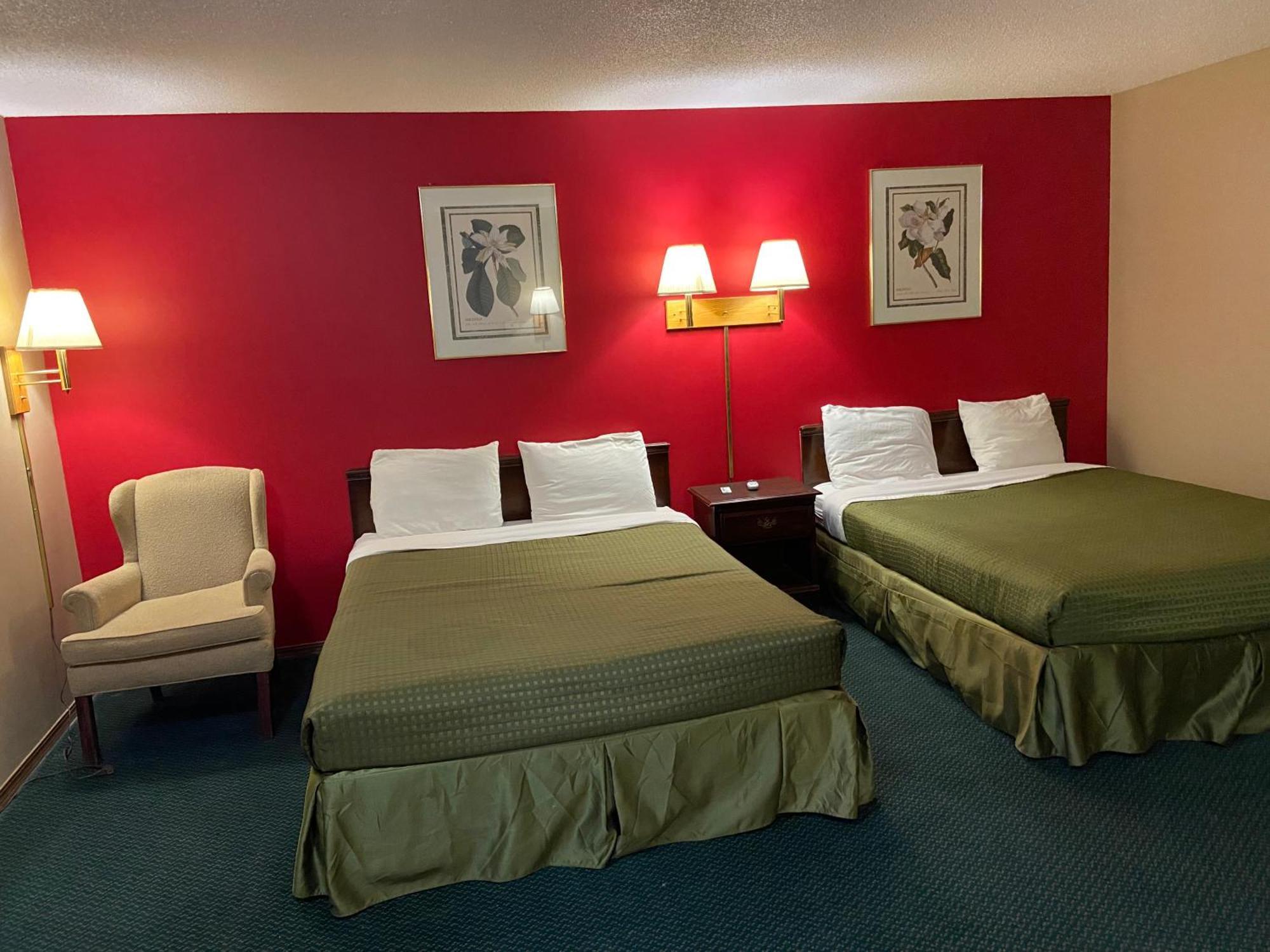 Dyersville Colonial Inn מראה חיצוני תמונה