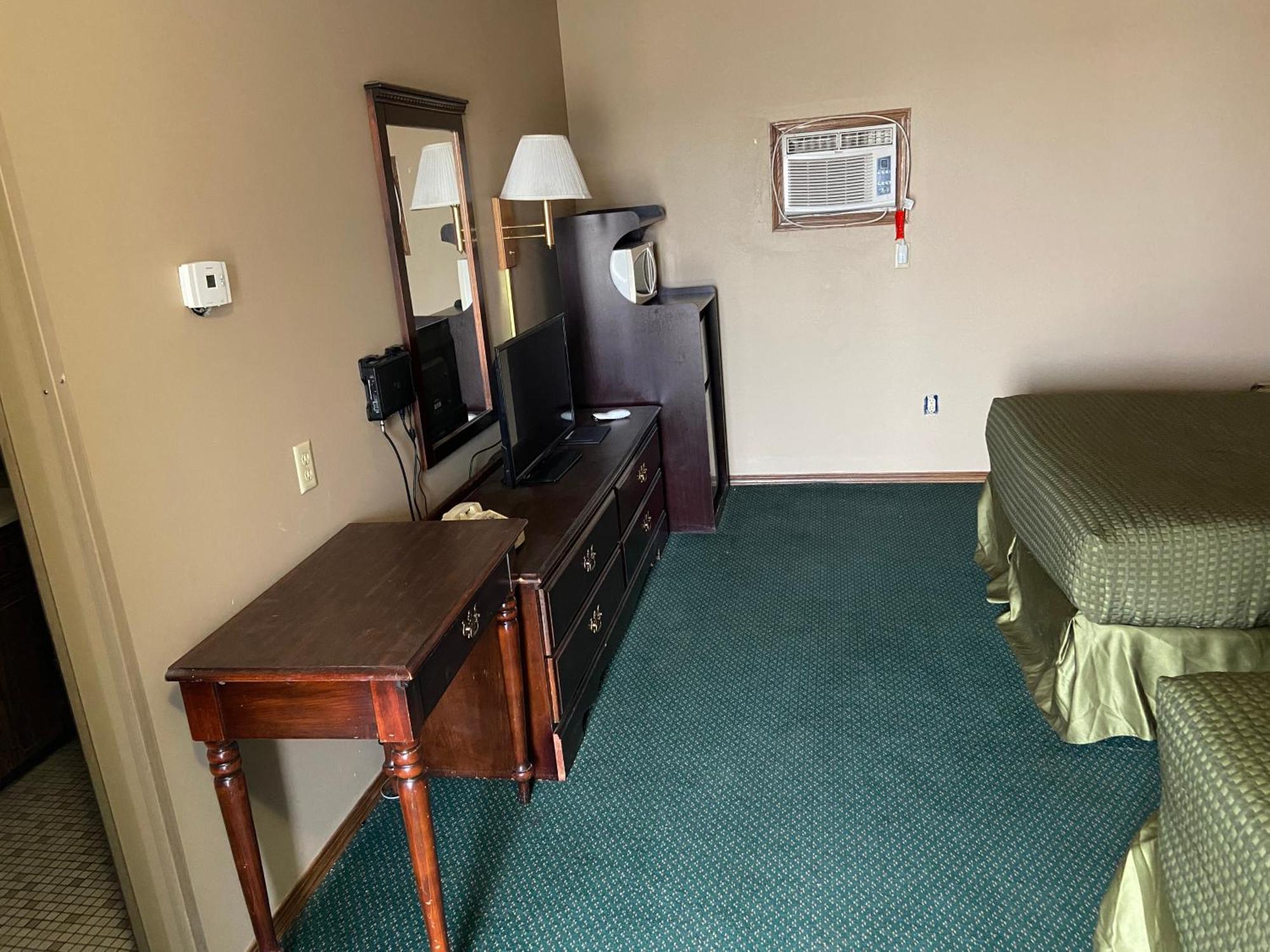 Dyersville Colonial Inn מראה חיצוני תמונה