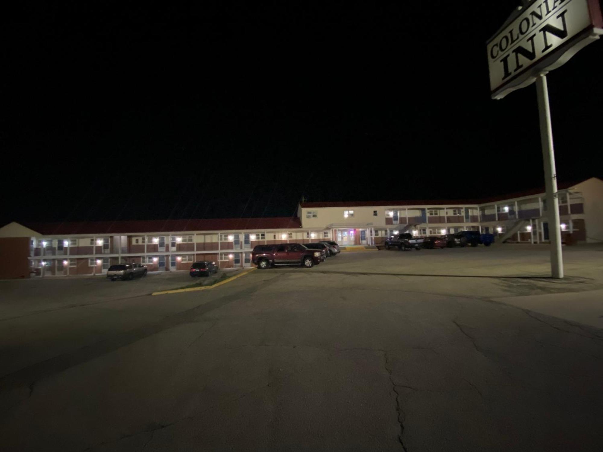 Dyersville Colonial Inn מראה חיצוני תמונה